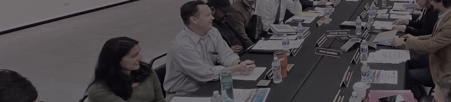 A working session around a long table